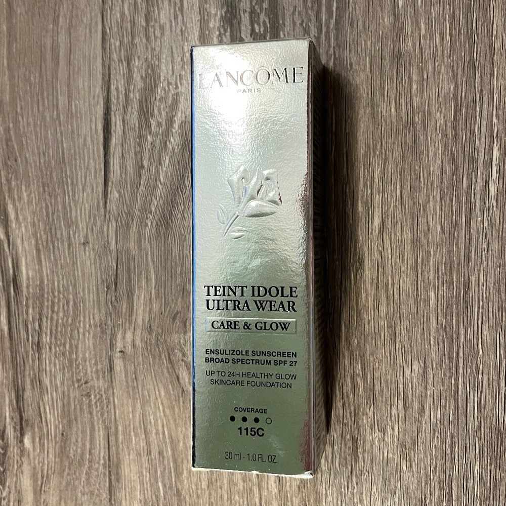 LANCOME Ultra Wear Care & Glow Foundation in shade 115C - Picture 5 of 7
